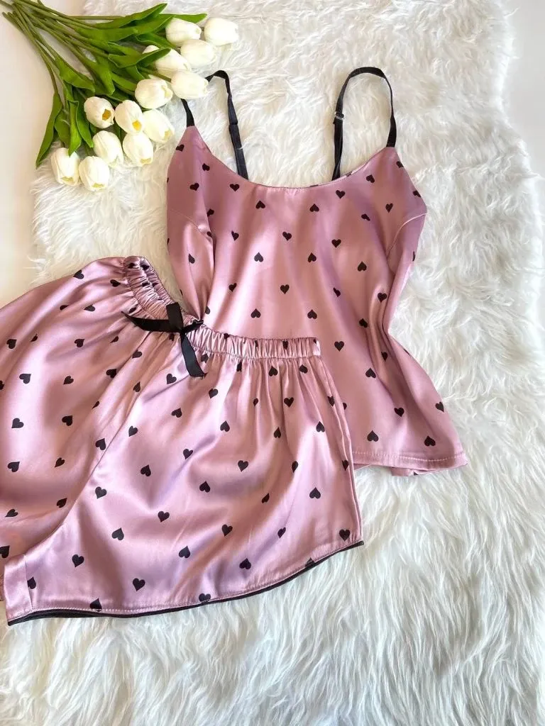 photo_2025-12-02_13-09-38 ست تاپ و شورتک ساتن قلبی گلبهی کد 0039 - تصویر 1