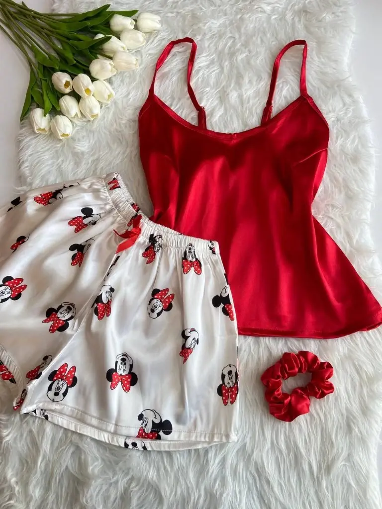 photo_2025-12-02_13-10-07 ست تاپ و شورتک ساتن میکی کد 0039 - تصویر 1